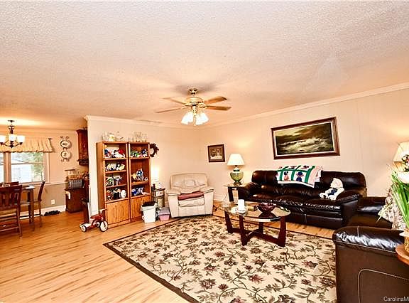 3rd image of 804 Gladedale Ln