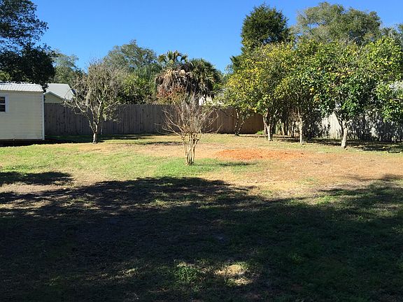 3rd image of 431 Berwick Cir