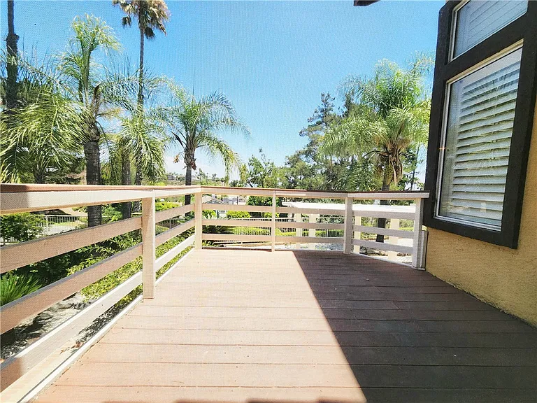 227 Calle Concordia — Photo 15