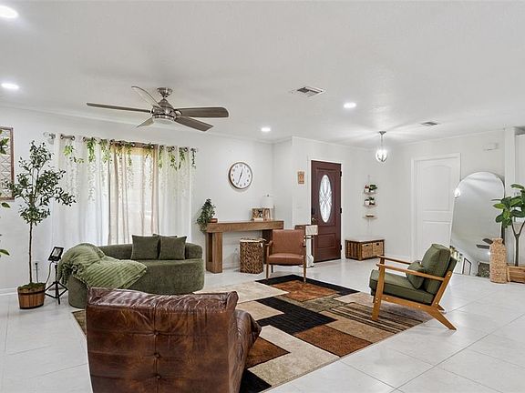 3rd image of 1756 TANGLE WOOD DRIVE