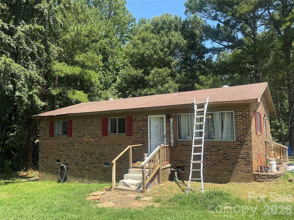 1st image of 833 Wisteria Way
