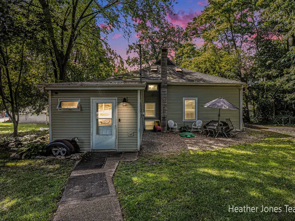 145 N Elizabeth St, Lyons, MI 48851