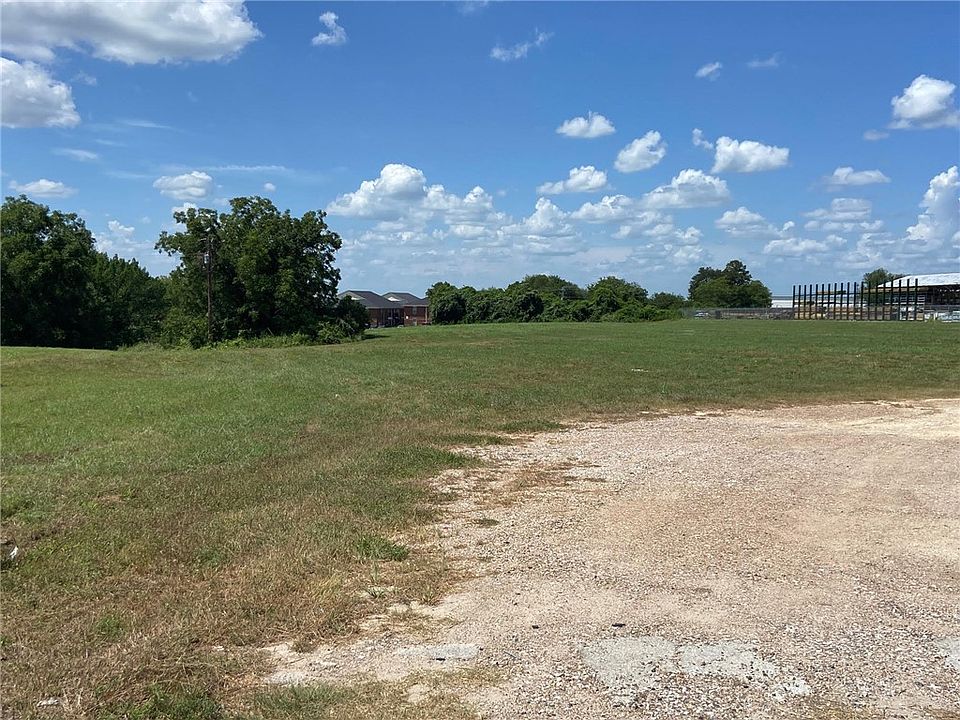 1st image of 1675 Highway 290 E