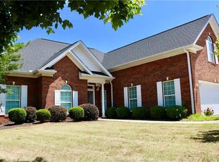 148 Camelot Dr, Seneca, SC 29672
