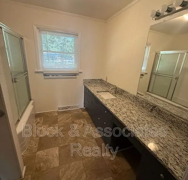 1723 Brook Dr — Photo 7