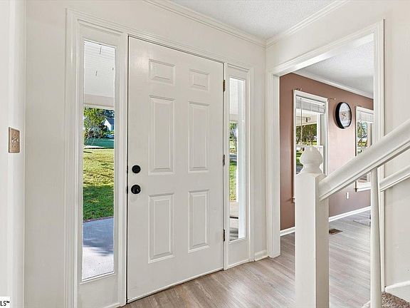 5th image of 301 Mountain View Ct