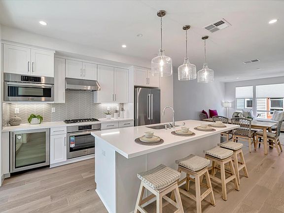 3rd image of 704 Starfish Ln