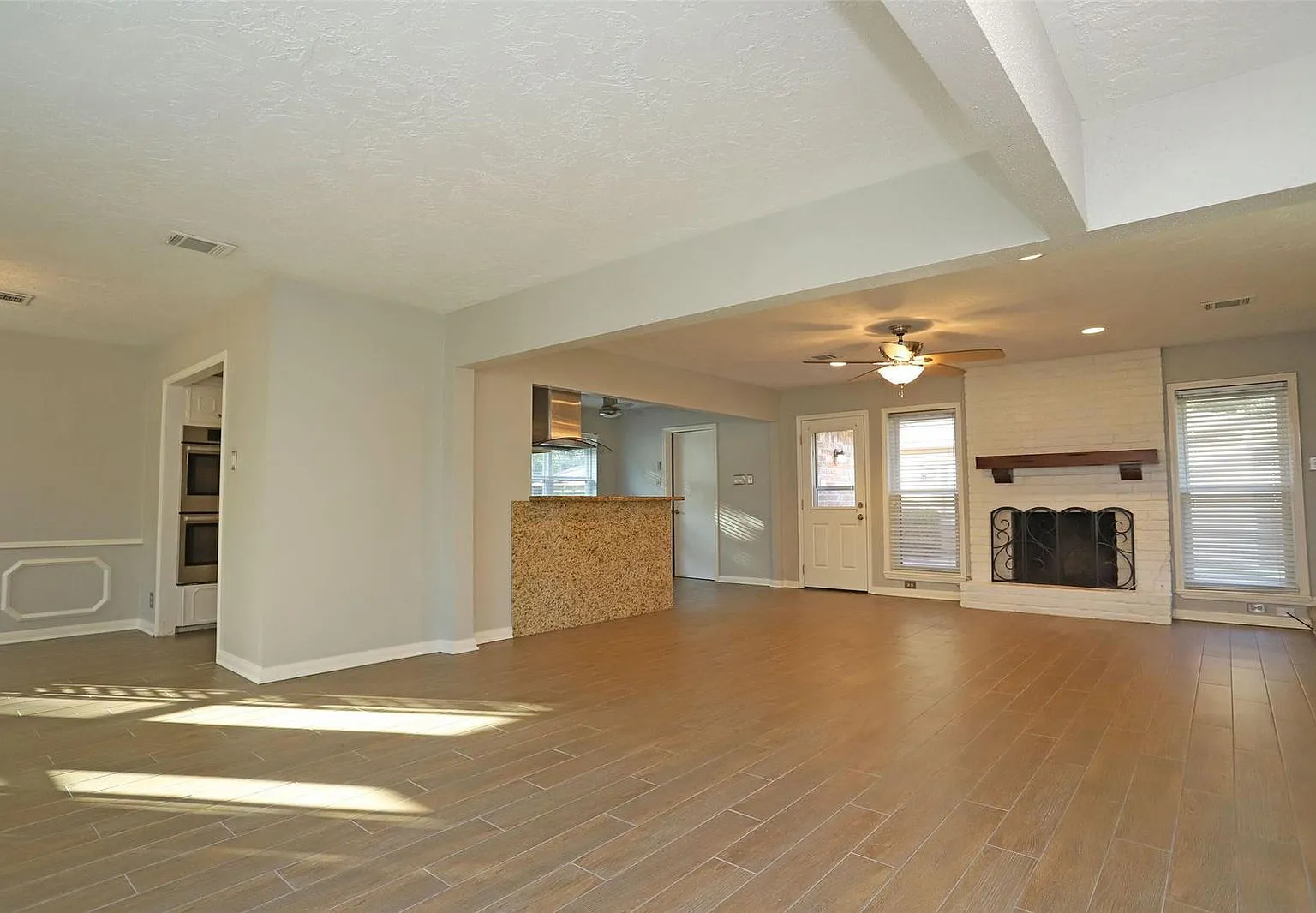 4 bed, 2.0 bath, 2015 sqft, $2,400 — Photo 3