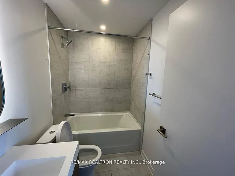 15 Holmes Ave S #1709 — Photo 12
