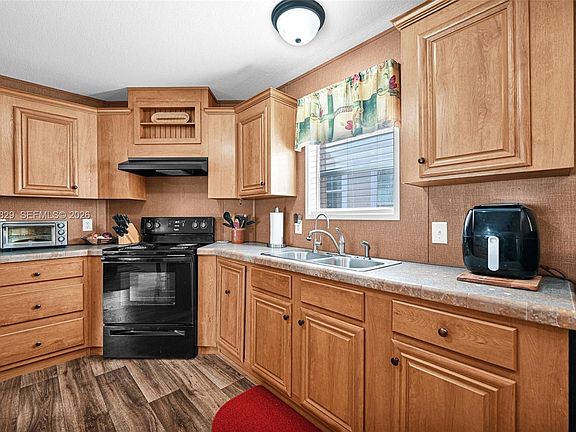 4th image of 1880 SW 83rd Ter