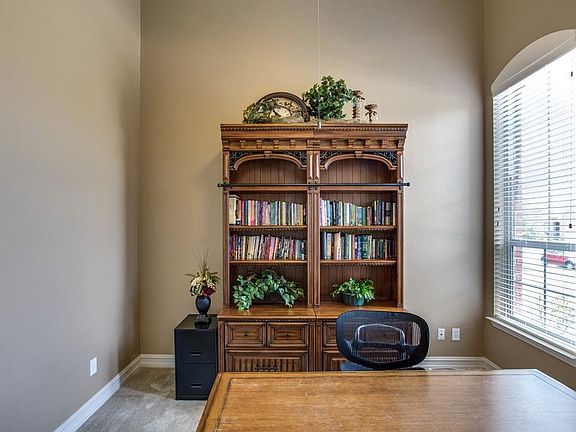 4th image of 5716 Waterford Ln
