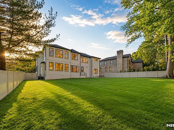 4th image of 3 Mountain View Ct