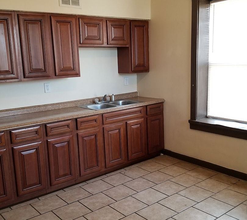2nd image of 3840 Virginia Ave #A