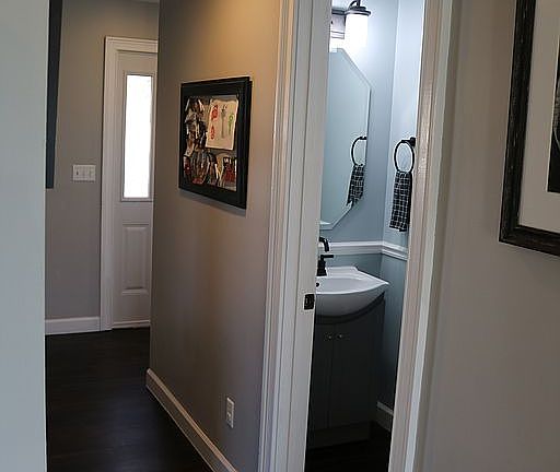 Foyer/Half Bathroom