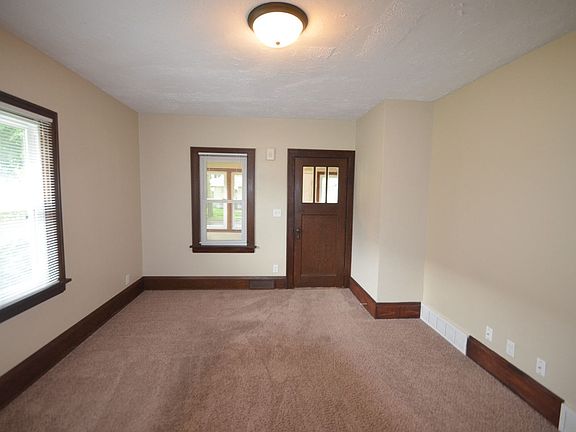 3rd image of 235 10th Ave S