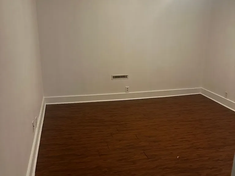 Unique 2 Bedroom 1 Bathroom Garden Apartments — Photo 5