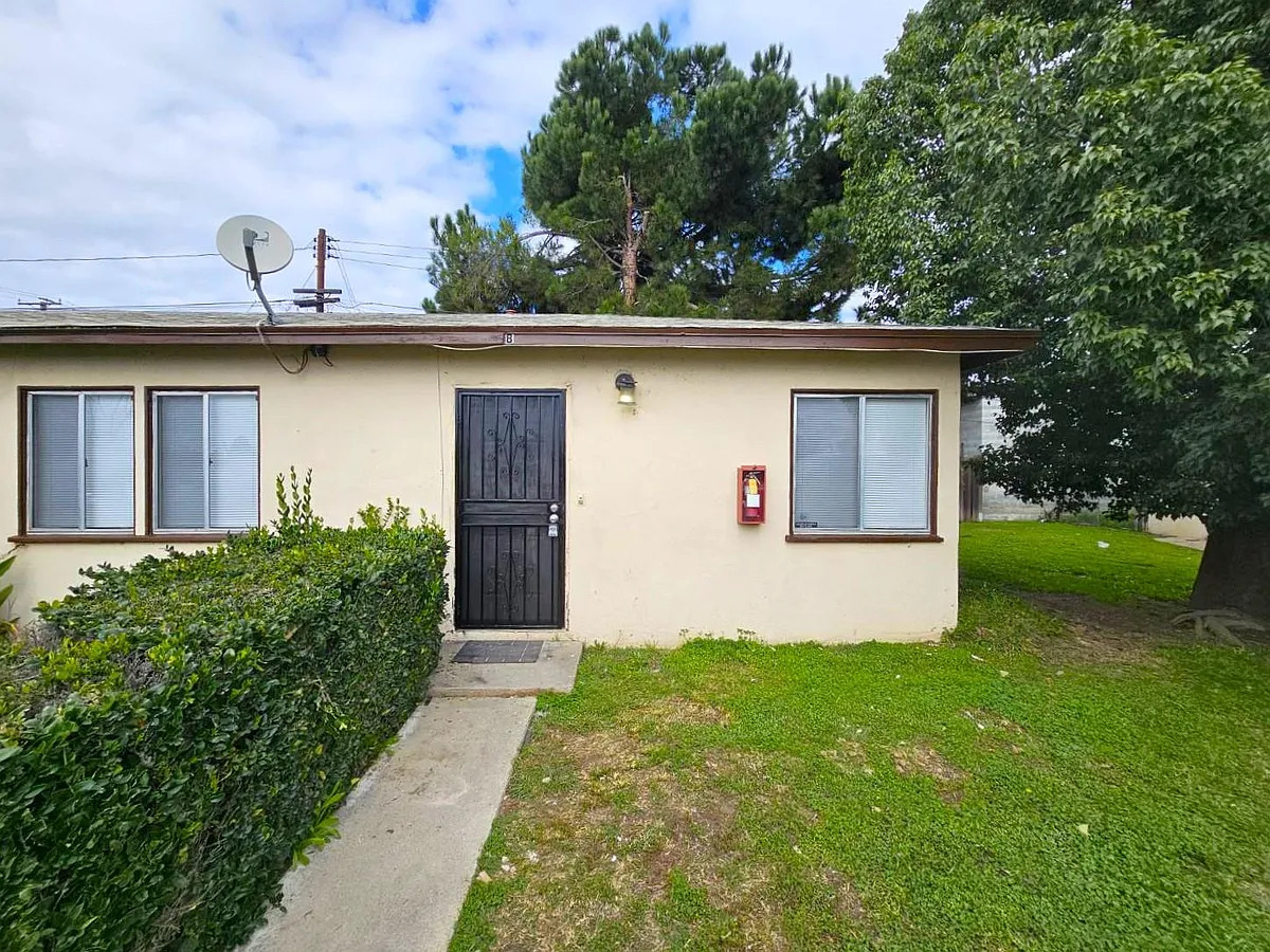 Building Photo - 10765 Vernon Ave #B