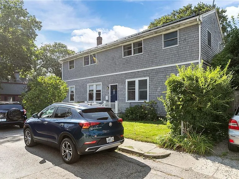 8 Johnson Ct #A — Photo 2