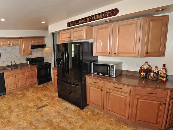 5th image of 7970 Cherry Hill Dr NE