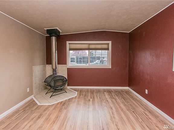 4th image of 1211 S Evergreen Dr