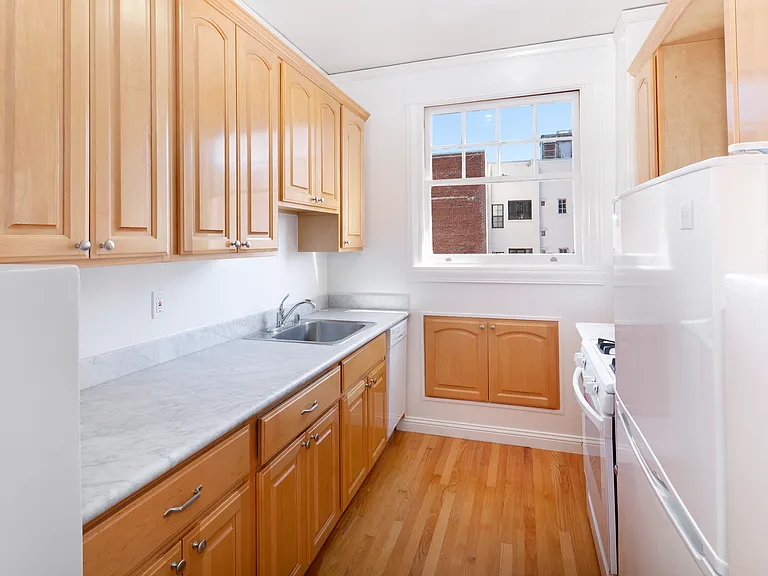 2398 Pacific Avenue Apartments — Photo 25