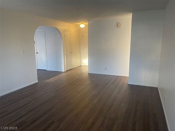 4th image of 1038 Singapore Ct