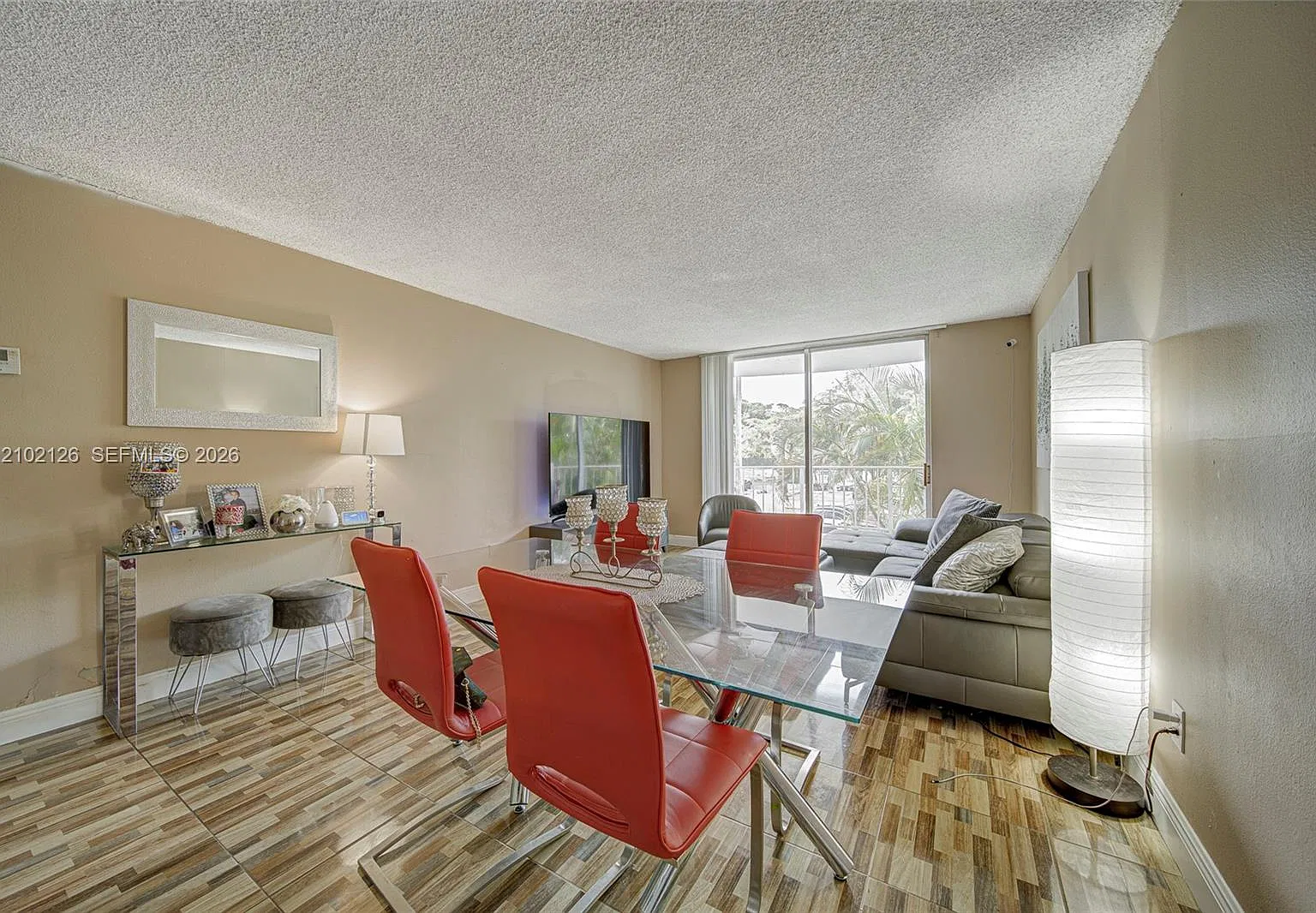 Montecarlo Condo — Photo 3
