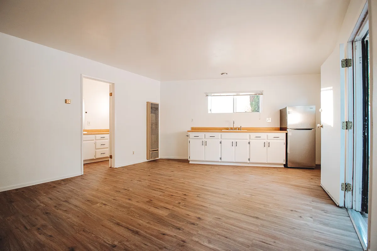 Building Photo - 2123 Mary Way #B