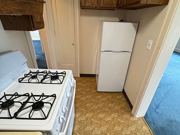 5th image of 572 Chestnut St #4