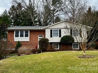 11 Summit Dr, Arden, NC 28704
