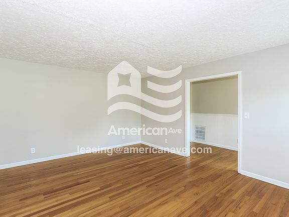 724046_003_wm_-_living_room_12913779.jpg