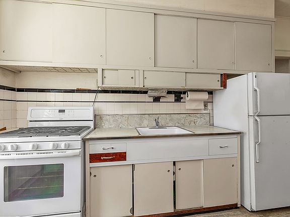 5th image of 70-20 72nd St #2FAM