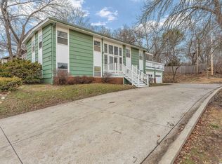 1020 Crestline Dr, Lawrence, KS 66049