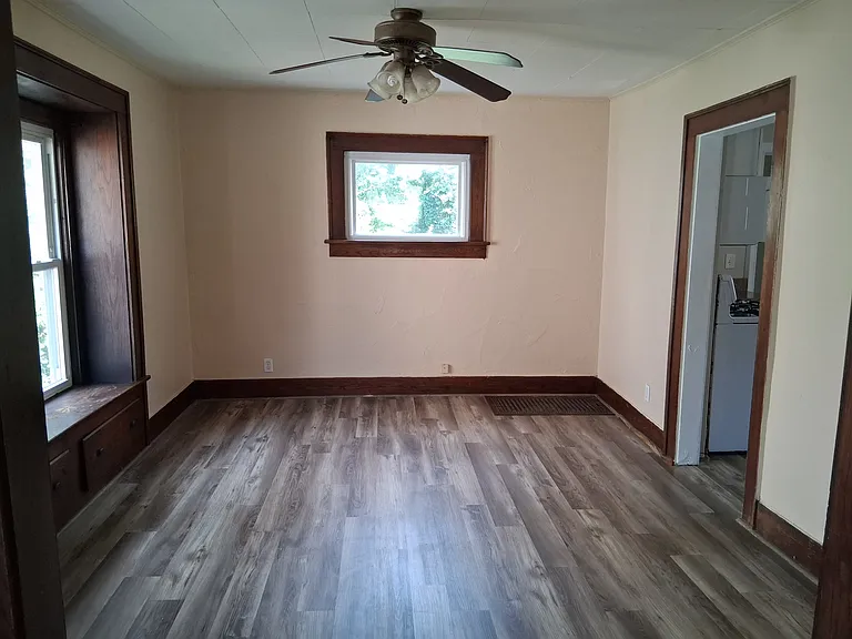 1543 Front St — Photo 1
