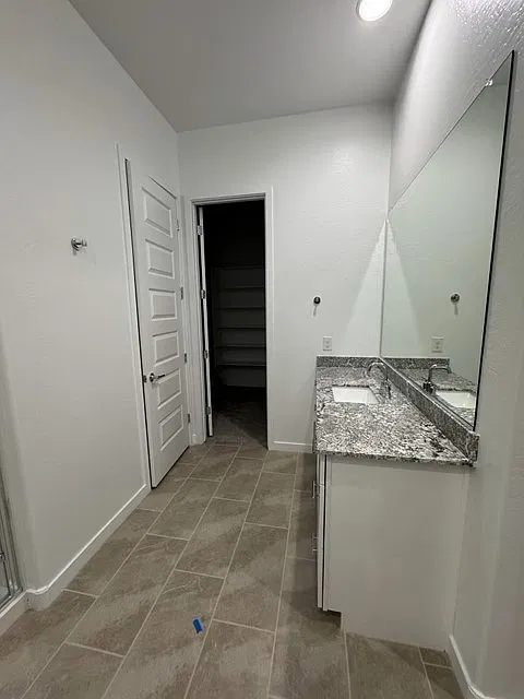 3 bed, 1956 sqft, $2,499 — Photo 2