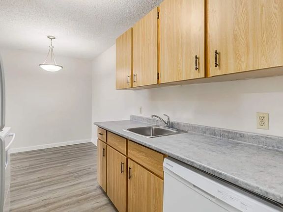 5th image of 5 Russell Dr #502285
