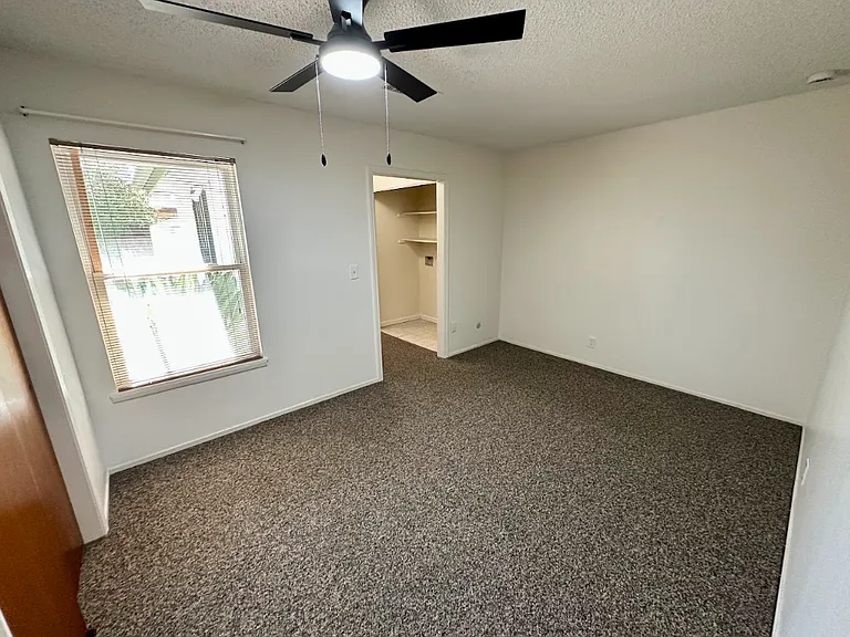 4063 N Sunnyside Ave — Photo 18