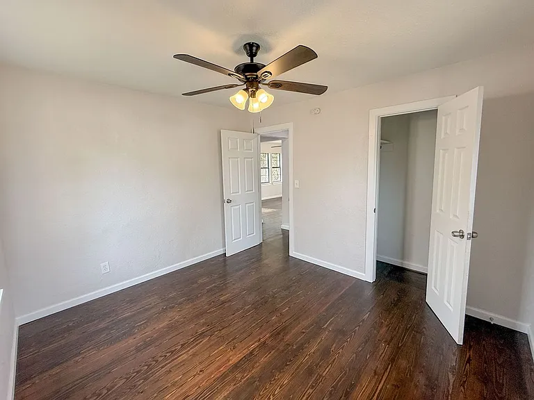 203 W Dale St — Photo 17
