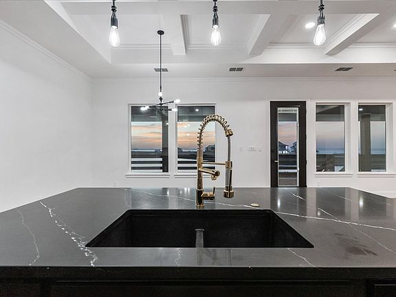 5th image of 10 Westpointe Cir