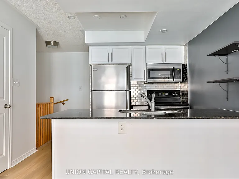 24 Florence Wyle Ln #6 — Photo 3