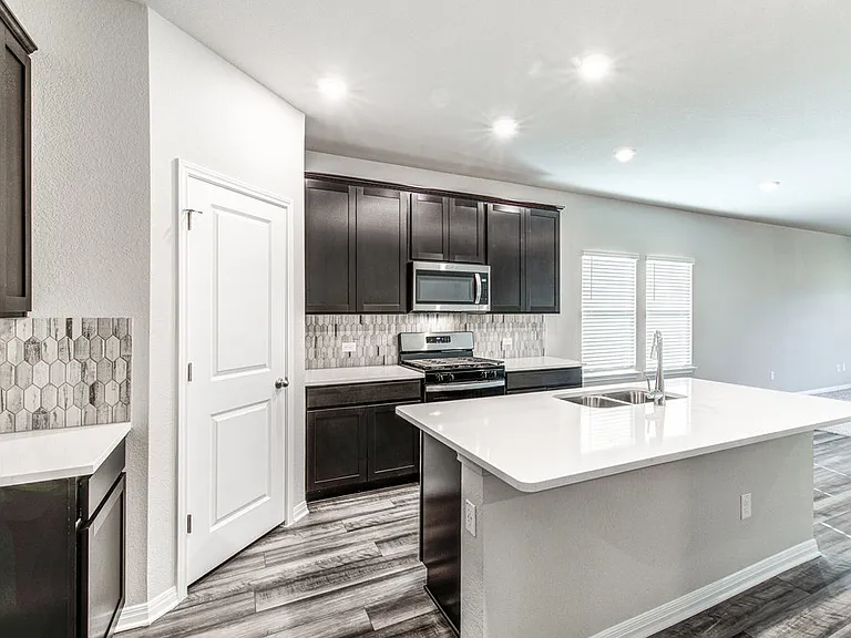 14513 Heartland Dr — Photo 4