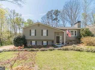 1377 Candlelite Ln, Snellville, GA 30078