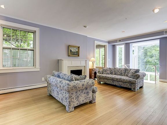 Living Room with fireplace