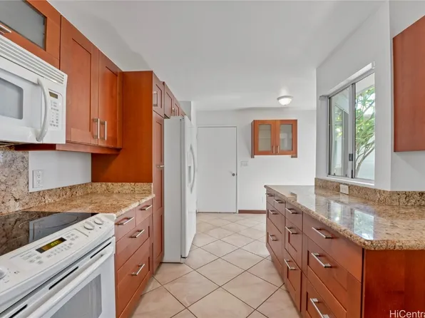 94-824 Lumiauau St APT V105, Waipahu, HI 96797