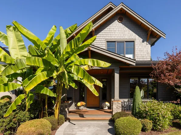 358 W 15th St, North Vancouver, BC V7M 1S5