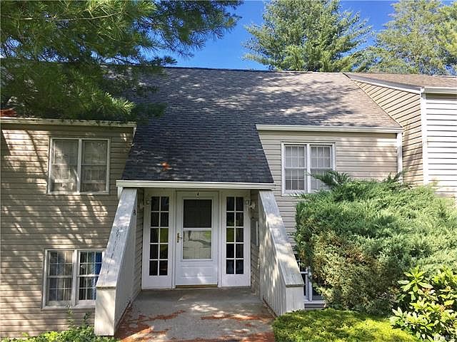 1st image of 401 Holly Stream Ct #401