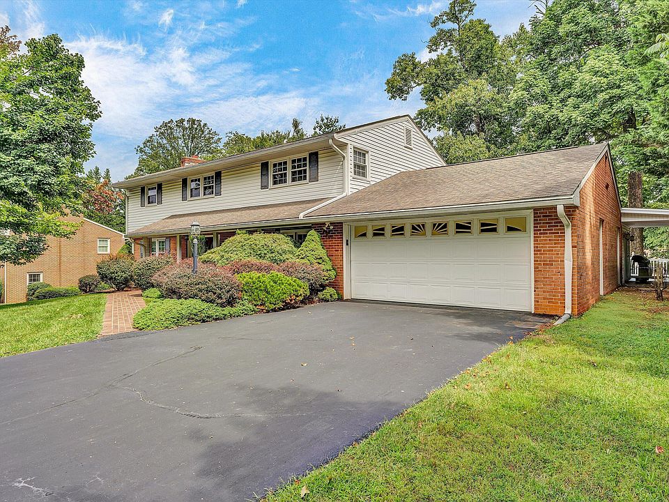 4th image of 1120 Chestnut Mountain Dr