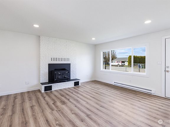 4th image of 302 Whitesell Court NW