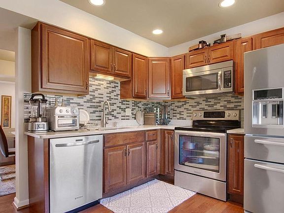 4th image of 2704 Glengyle Dr