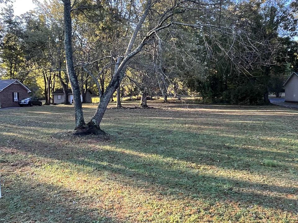 2nd image of 504 Walnut Dr
